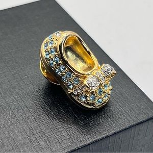 Carucci VTG 80's Baby Boy Blue Crystal Shoe Brooch Pin Golden 1" Signed